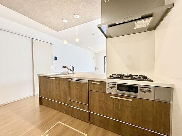 ■■広々キッチン■■大型の冷蔵庫やレンジボードもしっかり置ける広々としたキッチンスペースが大事。ゆとりある空間で作業ができるとお料理の腕も日に日に上がりそうな気がしてきます。