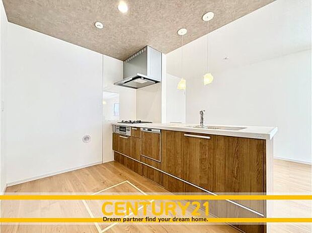 ■■キッチン■■家族や友人と味わう料理。会話を楽しみながら作りたいものですね。カウンターキッチンで一体感のあるLDKならそれも可能です。