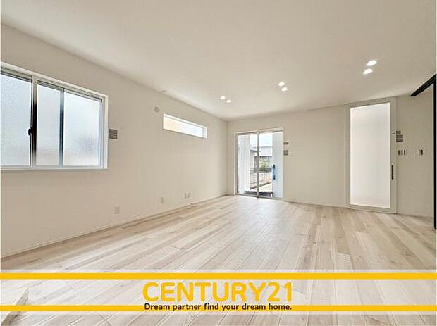 ■■家族団らんの空間■■朝は爽やかな日差しを浴びながら、家族みんなでおいしい朝食。昼下がりには読書やお昼寝でもしながらのんびりと過ごすひと時…。