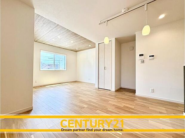 ■■家族団らんの空間■■朝は爽やかな日差しを浴びながら、家族みんなでおいしい朝食。昼下がりには読書やお昼寝でもしながらのんびりと過ごすひと時…。