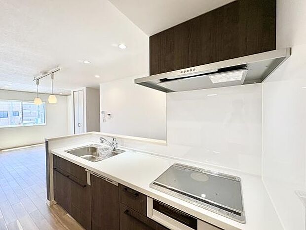 ■■IHクッキングヒーター■■ママの家事におお助かりな3連IHコンロ!お掃除が楽々!