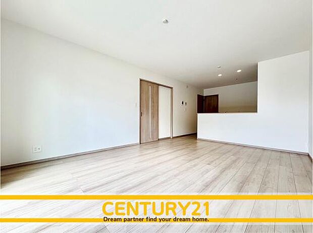 ■■家族団らんの空間■■朝は爽やかな日差しを浴びながら、家族みんなでおいしい朝食。昼下がりには読書やお昼寝でもしながらのんびりと過ごすひと時…。