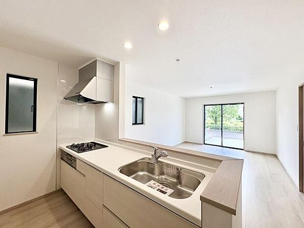 ■■浄水器付シャワー切替水栓■■浄水器がカルキその他を除去。美味しい水を提供してくれます。ヘッドはシャワーや浄水に切り替え可能でノズルが延びる可動式。キッチン作業が楽しくなりますね。