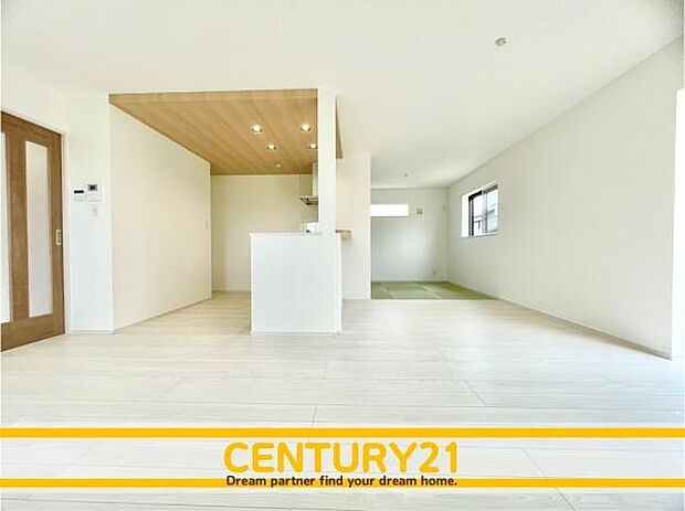 ■■憩いのリビング■■くつろぎを愉しむリビングルームは憩いの場となります。リビングとダイニングの空間機能を活かし、巧みに使い分ける発想が、ライフスタイルに新しいゆとりをもたらします。