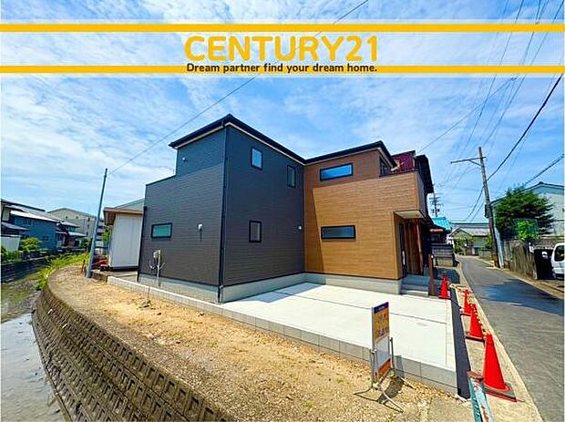 ■■駐車場■■ファミリーカーの需要が多い中、駐車場も確保いたしました。マンションとは違う敷地内駐車。ご主人様のお車のお手入れにも気合が入りますね。