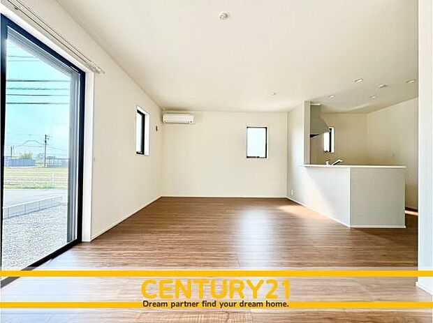 ■■憩いのリビング■■くつろぎを愉しむリビングルームは憩いの場となります。リビングとダイニングの空間機能を活かし、巧みに使い分ける発想が、ライフスタイルに新しいゆとりをもたらします。