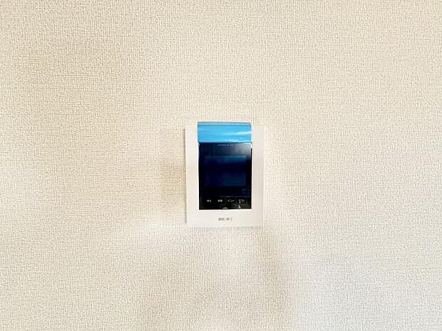 ■■カラーTVモニターホン■■外出中も来訪者をカラー画面と音声でしっかり録画します。在宅時にも鮮明なモニターでしっかり相手を確認できます!防犯のスタート、安心の一歩は玄関からですね。