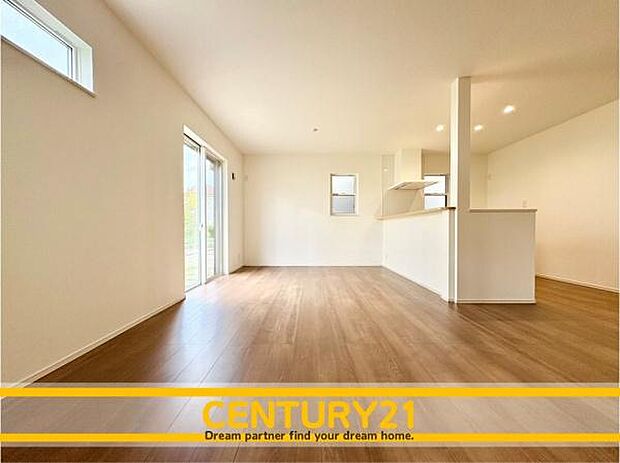 ■■ステキな時間を！■■忙しい朝でも、しっかり家族が揃って食事をして頂けるゆとりある大きさのダイニングスペース。奥様が作る手料理をカウンター越しに受けとって頂き、テーブルで囲む素敵な時間を存分に。