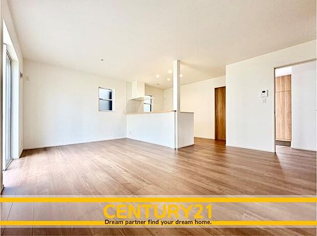 ■■家族団らんの空間■■朝は爽やかな日差しを浴びながら、家族みんなでおいしい朝食。昼下がりには読書やお昼寝でもしながらのんびりと過ごすひと時…。