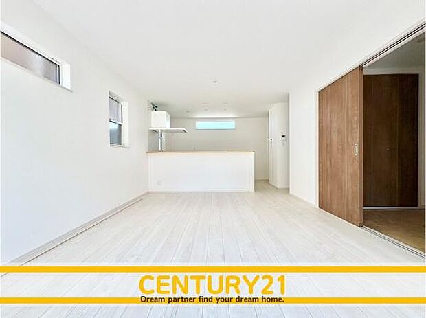 ■■憩いのリビング■■くつろぎを愉しむリビングルームは憩いの場となります。リビングとダイニングの空間機能を活かし、巧みに使い分ける発想が、ライフスタイルに新しいゆとりをもたらします。