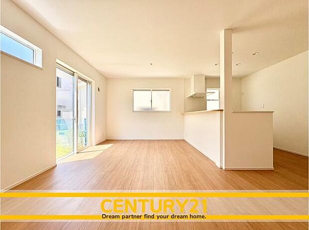 ■■ステキな時間を!■■忙しい朝でも、しっかり家族が揃って食事をして頂けるゆとりある大きさのダイニングスペース。奥様が作る手料理をカウンター越しに受けとって頂き、テーブルで囲む素敵な時間を存分に。