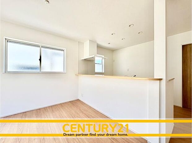 ■■家族団らんの空間■■朝は爽やかな日差しを浴びながら、家族みんなでおいしい朝食。昼下がりには読書やお昼寝でもしながらのんびりと過ごすひと時…。