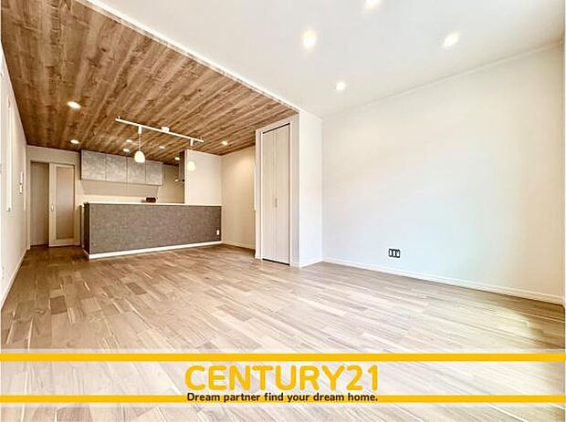 ■■家族団らんの空間■■朝は爽やかな日差しを浴びながら、家族みんなでおいしい朝食。昼下がりには読書やお昼寝でもしながらのんびりと過ごすひと時…。