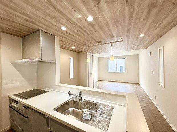 ■■浄水器付シャワー切替水栓■■浄水器がカルキその他を除去。美味しい水を提供してくれます。ヘッドはシャワーや浄水に切り替え可能でノズルが延びる可動式。キッチン作業が楽しくなりますね。