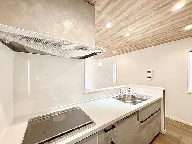 ■■IHクッキングヒーター■■ママの家事におお助かりな3連IHコンロ!お掃除が楽々!