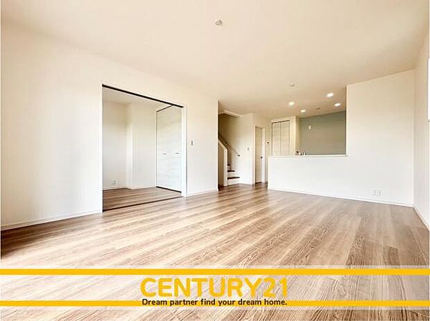 ■■家族団らんの空間■■朝は爽やかな日差しを浴びながら、家族みんなでおいしい朝食。昼下がりには読書やお昼寝でもしながらのんびりと過ごすひと時…。