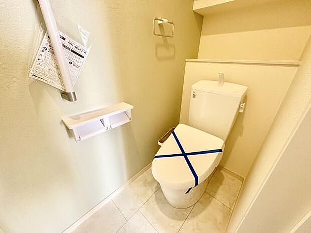 ■■Toilet■■清潔な空間を保ちたいトイレはオフホワイトでまとめました。毎日使う場所だからこそお手入れも楽々にできる機能が搭載されております。汚れが付着しにくい便器はお掃除も楽々です。