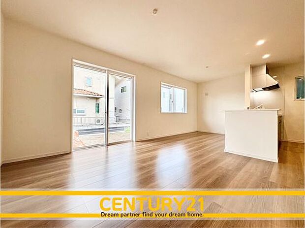 ■■家族団らんの空間■■朝は爽やかな日差しを浴びながら、家族みんなでおいしい朝食。昼下がりには読書やお昼寝でもしながらのんびりと過ごすひと時…。