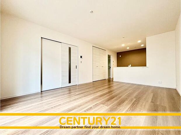 ■■家族団らんの空間■■朝は爽やかな日差しを浴びながら、家族みんなでおいしい朝食。昼下がりには読書やお昼寝でもしながらのんびりと過ごすひと時…。