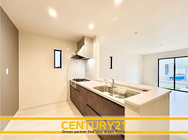 ■■広々キッチン■■大型の冷蔵庫やレンジボードもしっかり置ける広々としたキッチンスペースが大事。ゆとりある空間で作業ができるとお料理の腕も日に日に上がりそうな気がしてきます。