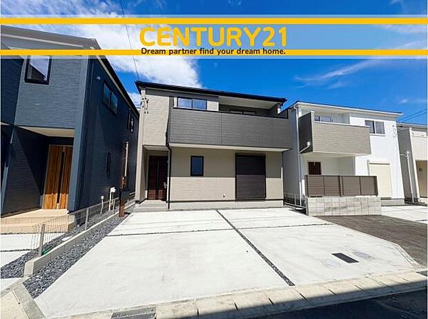 ■■駐車場■■ファミリーカーの需要が多い中、駐車場も確保いたしました。マンションとは違う敷地内駐車。ご主人様のお車のお手入れにも気合が入りますね。