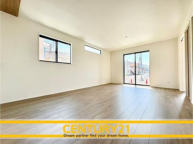 ■■家族団らんの空間■■朝は爽やかな日差しを浴びながら、家族みんなでおいしい朝食。昼下がりには読書やお昼寝でもしながらのんびりと過ごすひと時…。