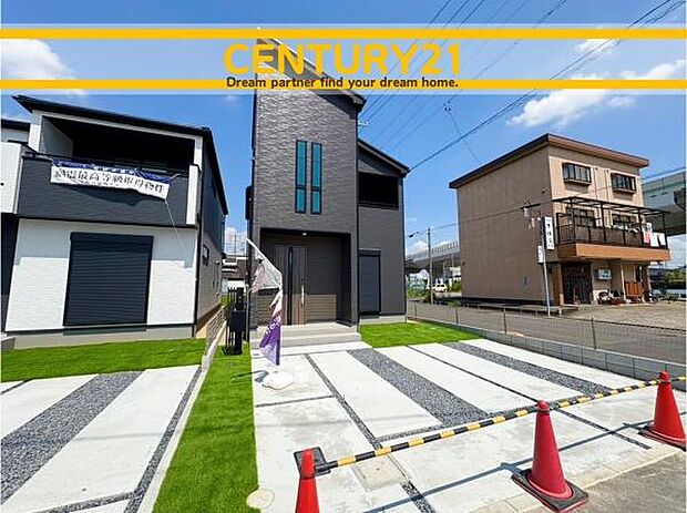 ■■駐車場■■ファミリーカーの需要が多い中、駐車場も確保いたしました。マンションとは違う敷地内駐車。ご主人様のお車のお手入れにも気合が入りますね。