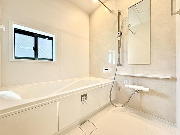 ■■一日の疲れを癒す■■癒しの空間バスルームです。天気に左右されずに洗濯物を乾かせる、浴室乾燥機&オートバス機能付きです。