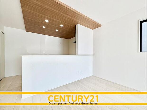 ■■ステキな時間を！■■忙しい朝でも、しっかり家族が揃って食事をして頂けるゆとりある大きさのダイニングスペース。奥様が作る手料理をカウンター越しに受けとって頂き、テーブルで囲む素敵な時間を存分に。