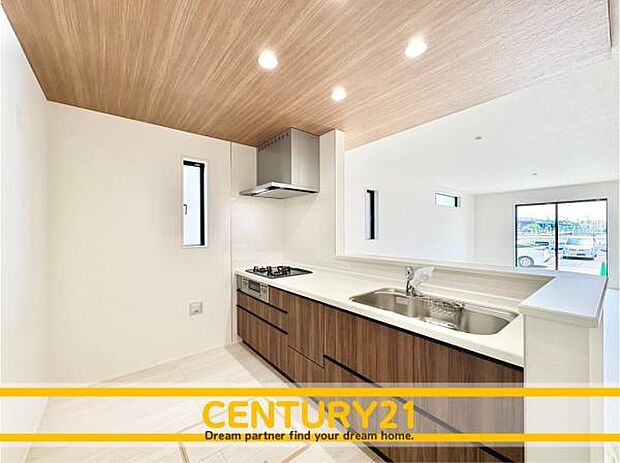 ■■広々キッチン■■大型の冷蔵庫やレンジボードもしっかり置ける広々としたキッチンスペースが大事。ゆとりある空間で作業ができるとお料理の腕も日に日に上がりそうな気がしてきます。