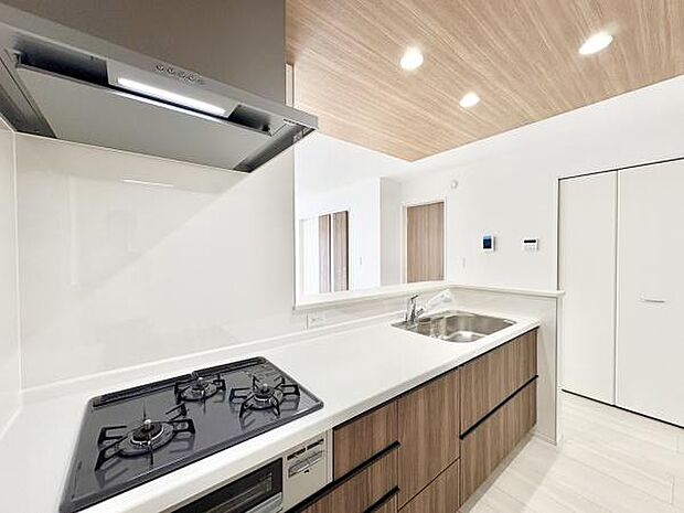 ■■キッチン■■家族や友人と味わう料理。会話を楽しみながら作りたいものですね。