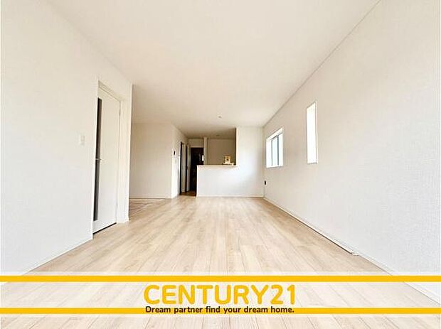 ■■憩いのリビング■■くつろぎを愉しむリビングルームは憩いの場となります。リビングとダイニングの空間機能を活かし、巧みに使い分ける発想が、ライフスタイルに新しいゆとりをもたらします。