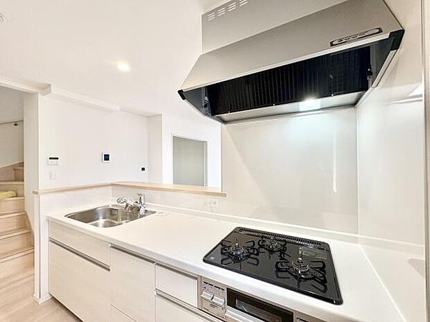 ■■キッチン■■家族や友人と味わう料理。会話を楽しみながら作りたいものですね。カウンターキッチンで一体感のあるLDKならそれも可能です。