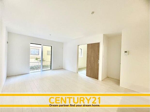 ■■家族団らんの空間■■朝は爽やかな日差しを浴びながら、家族みんなでおいしい朝食。昼下がりには読書やお昼寝でもしながらのんびりと過ごすひと時…。