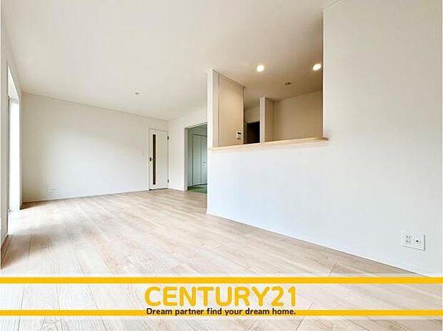 ■■家族団らんの空間■■朝は爽やかな日差しを浴びながら、家族みんなでおいしい朝食。昼下がりには読書やお昼寝でもしながらのんびりと過ごすひと時…。