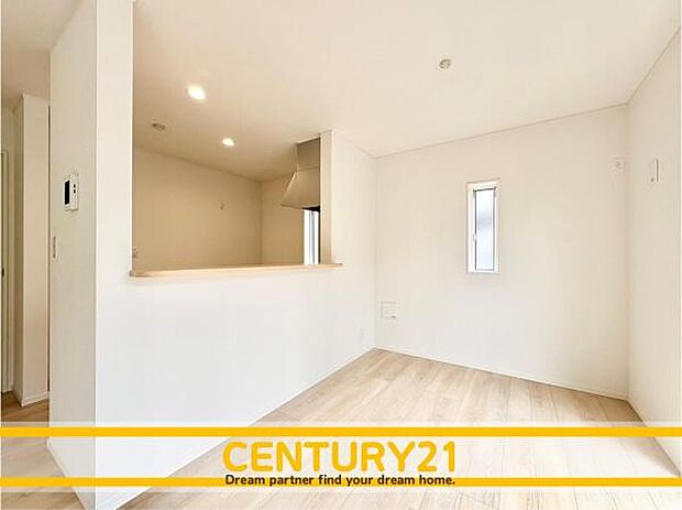 ■■ステキな時間を！■■忙しい朝でも、しっかり家族が揃って食事をして頂けるゆとりある大きさのダイニングスペース。奥様が作る手料理をカウンター越しに受けとって頂き、テーブルで囲む素敵な時間を存分に。