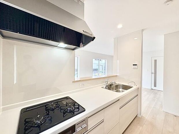 ■■キッチン■■家族や友人と味わう料理。会話を楽しみながら作りたいものですね。カウンターキッチンで一体感のあるLDKならそれも可能です。