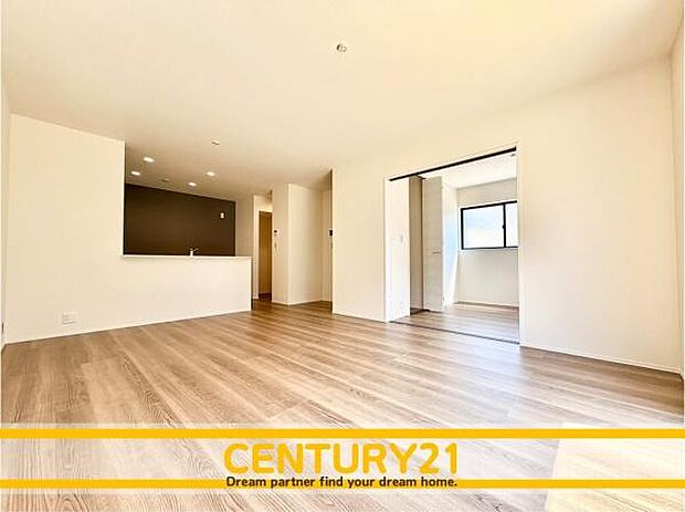 ■■憩いのリビング■■くつろぎを愉しむリビングルームは憩いの場となります。リビングとダイニングの空間機能を活かし、巧みに使い分ける発想が、ライフスタイルに新しいゆとりをもたらします。