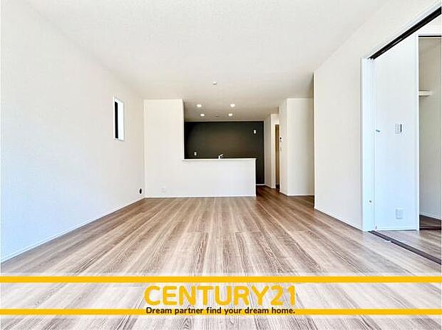 ■■家族団らんの空間■■朝は爽やかな日差しを浴びながら、家族みんなでおいしい朝食。昼下がりには読書やお昼寝でもしながらのんびりと過ごすひと時…。