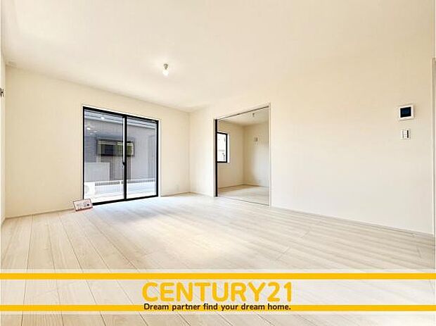 ■■家族団らんの空間■■朝は爽やかな日差しを浴びながら、家族みんなでおいしい朝食。昼下がりには読書やお昼寝でもしながらのんびりと過ごすひと時…。