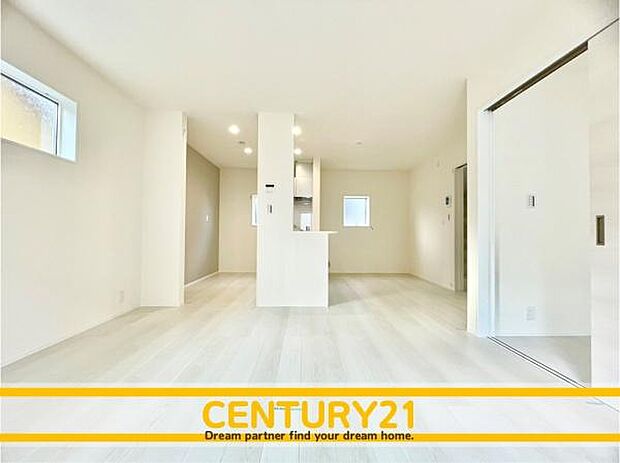 ■■憩いのリビング■■くつろぎを愉しむリビングルームは憩いの場となります。リビングとダイニングの空間機能を活かし、巧みに使い分ける発想が、ライフスタイルに新しいゆとりをもたらします。