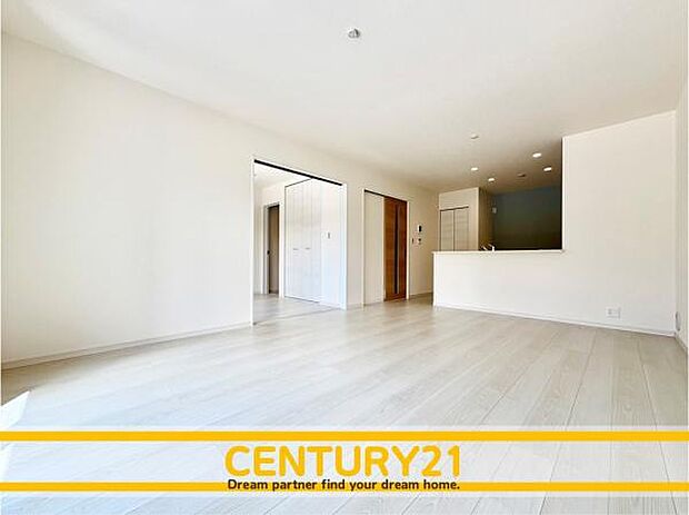 ■■家族団らんの空間■■朝は爽やかな日差しを浴びながら、家族みんなでおいしい朝食。昼下がりには読書やお昼寝でもしながらのんびりと過ごすひと時…。