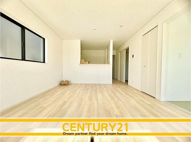 ■■憩いのリビング■■くつろぎを愉しむリビングルームは憩いの場となります。リビングとダイニングの空間機能を活かし、巧みに使い分ける発想が、ライフスタイルに新しいゆとりをもたらします。