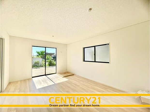 ■■家族団らんの空間■■朝は爽やかな日差しを浴びながら、家族みんなでおいしい朝食。昼下がりには読書やお昼寝でもしながらのんびりと過ごすひと時…。