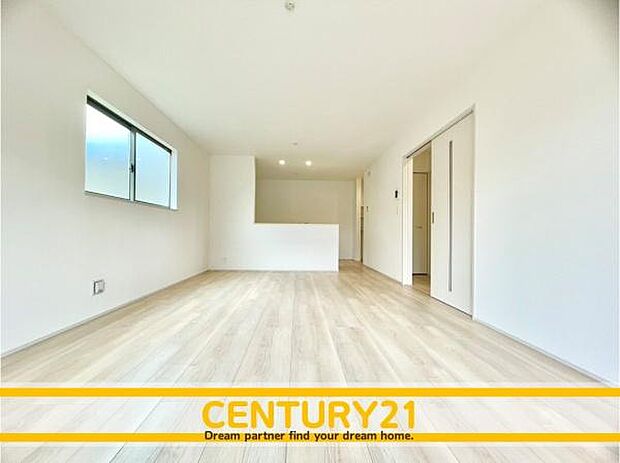 ■■憩いのリビング■■くつろぎを愉しむリビングルームは憩いの場となります。リビングとダイニングの空間機能を活かし、巧みに使い分ける発想が、ライフスタイルに新しいゆとりをもたらします。