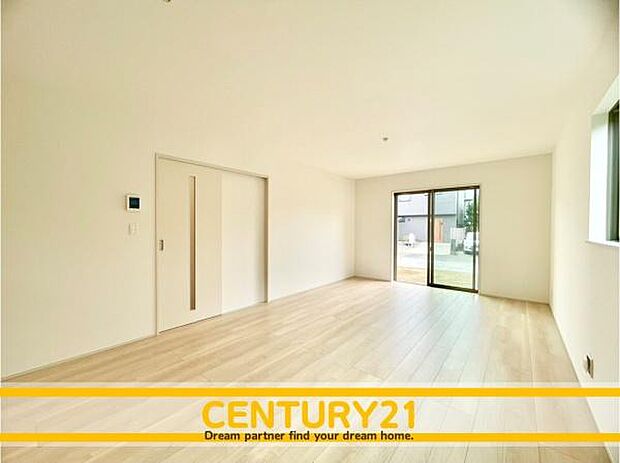 ■■家族団らんの空間■■朝は爽やかな日差しを浴びながら、家族みんなでおいしい朝食。昼下がりには読書やお昼寝でもしながらのんびりと過ごすひと時…。