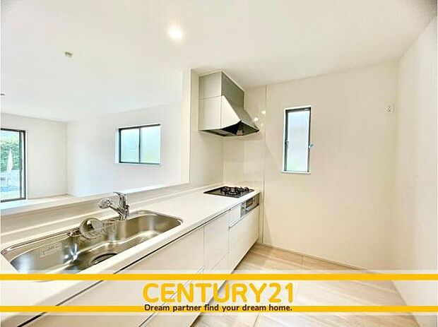 ■■広々キッチン■■大型の冷蔵庫やレンジボードもしっかり置ける広々としたキッチンスペースが大事。ゆとりある空間で作業ができるとお料理の腕も日に日に上がりそうな気がしてきます。