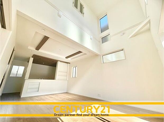 ■■ステキな時間を！■■忙しい朝でも、しっかり家族が揃って食事をして頂けるゆとりある大きさのダイニングスペース。奥様が作る手料理をカウンター越しに受けとって頂き、テーブルで囲む素敵な時間を存分に。