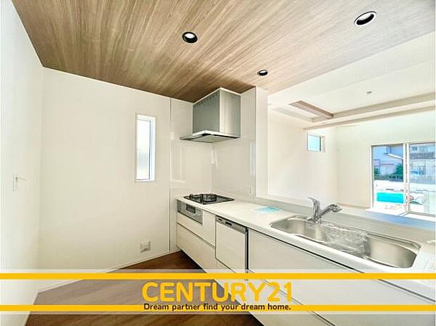 ■■広々キッチン■■大型の冷蔵庫やレンジボードもしっかり置ける広々としたキッチンスペースが大事。ゆとりある空間で作業ができるとお料理の腕も日に日に上がりそうな気がしてきます。