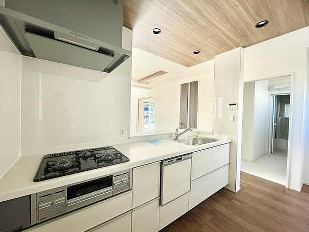 ■■キッチン■■家族や友人と味わう料理。会話を楽しみながら作りたいものですね。